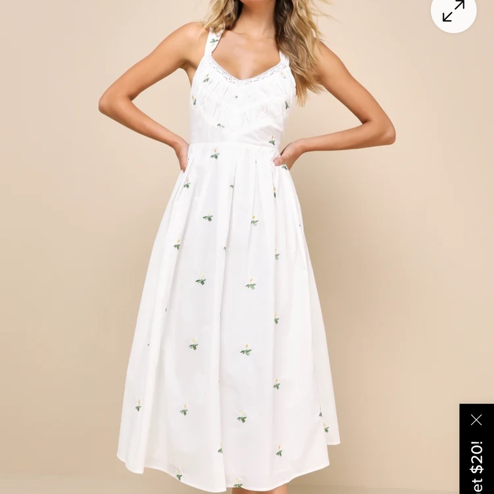 NWT Lulu's White Floral Midi Dress